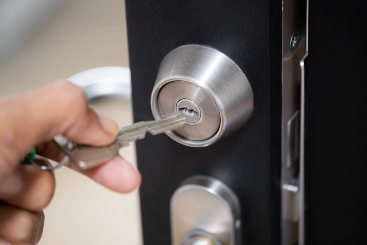 Diagram of a commercial master key system showing how one master key opens many sub-keyed locks across a small business.